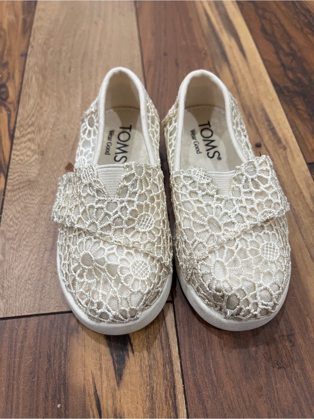 TOMS Kids Lace Floral Slip-On Shoes in Cream